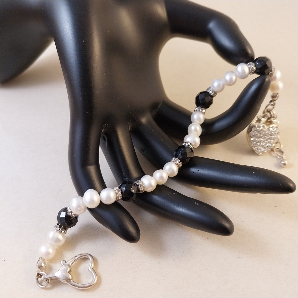 Freshwater Pearl and Black Bead Bracelet